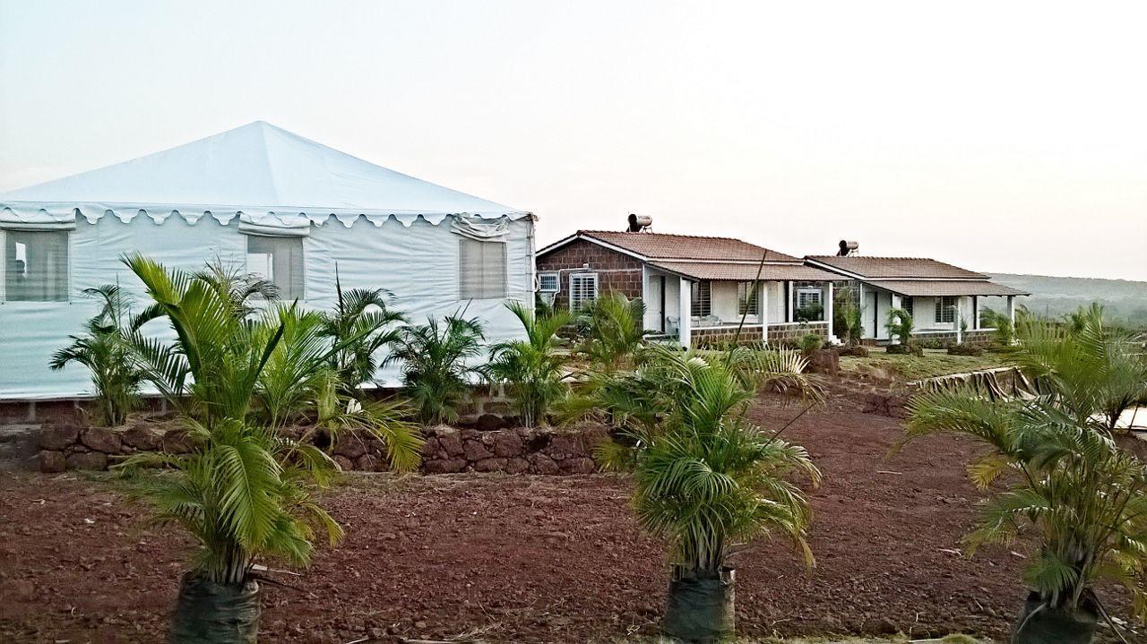 Palm Springs Lake Resort Jaitapur Bagian luar foto