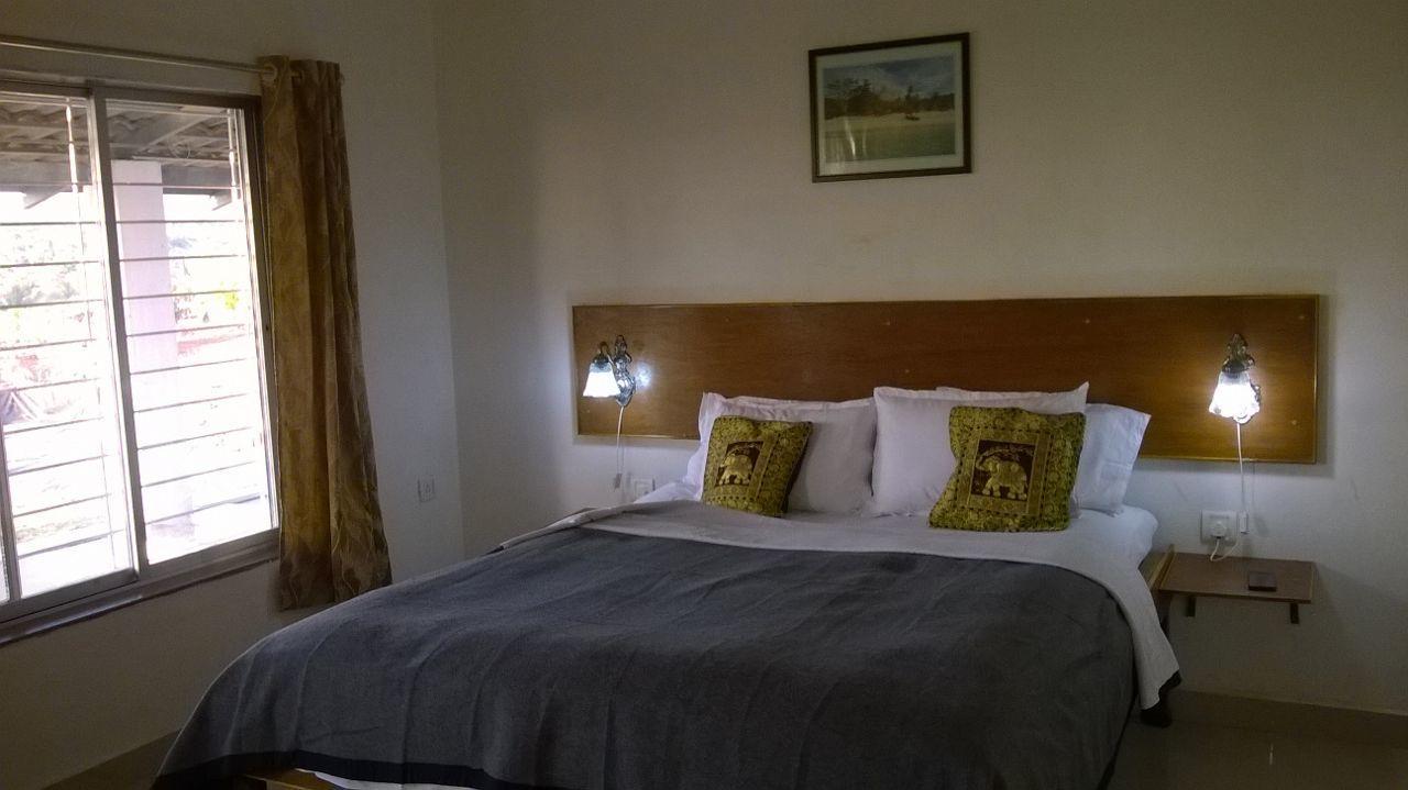 Palm Springs Lake Resort Jaitapur Bagian luar foto